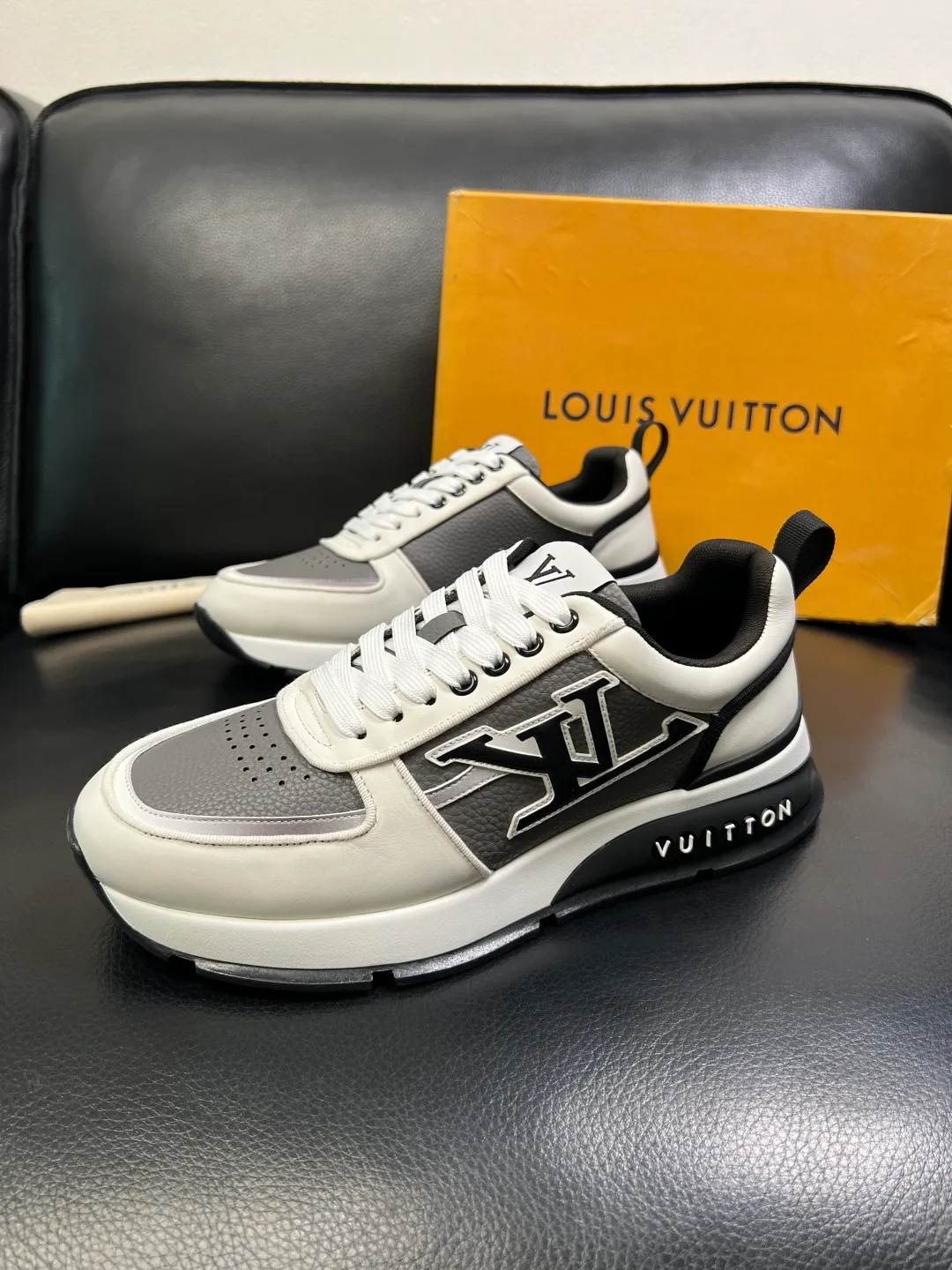 Men's shoes 💰 780 Lv High quality top crafts Louis Vuitton, sports sneakers counter synchronization, uppers imported from Italy, high-quality splicing with colorful and complex crafts, imported lambswool lining soft and comfortable, soles: original soles specially provided by the original factory, T men's shoes 💰U exclusive movable molded soles super comfortable, original and single goods, high quality, welcome to compare, code number 39-44 (customized 38 45)
